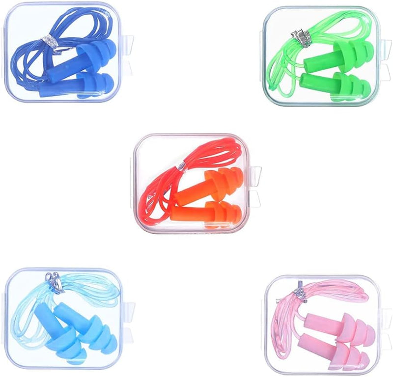 Load image into Gallery viewer, Vijf paar herbruikbare siliconen oordopjes in blauwe, rode, roze, donkerblauwe en groene hoesjes voor ruisonderdrukking zijn kunstig gerangschikt tegen een witte achtergrond. Product: Geniet van roest en comfort met onze herbruikbare siliconen oordopjes!.
