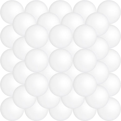 Een raster van gelijkmatig verdeelde witte bollen op een witte achtergrond, dat doet denken aan de 50 Witte Tafeltennisballen, gerangschikt voor een minimalistische esthetiek.