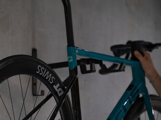 BBB CyclingWallMount Wandhaak voor fietsen, wandhouder met haken voor het opbergen van fietsen, maximale stuurbreedte: 70 cm, maximale belasting: 20 kg