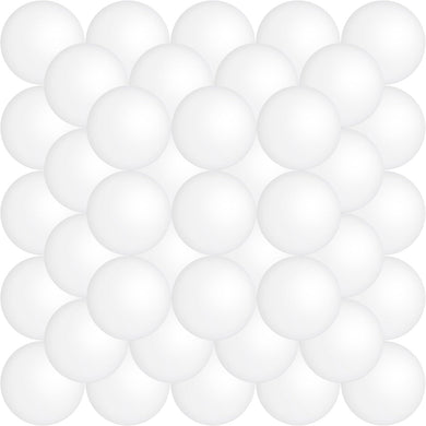 Een raster van 28 overlappende witte bollen, die doen denken aan de 🏓 ultieme pingpongballen voor bierpong, feesten en tafeltennis 🍻, gerangschikt in een perfect vierkant op een onberispelijk witte achtergrond.