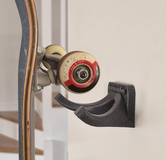 Skateboard wandhouder modern design grijs