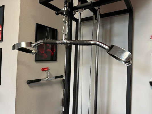 Lat pulldown stang 72 cm met meerdere rubberen handgrepen – kabelstang – roeigreep