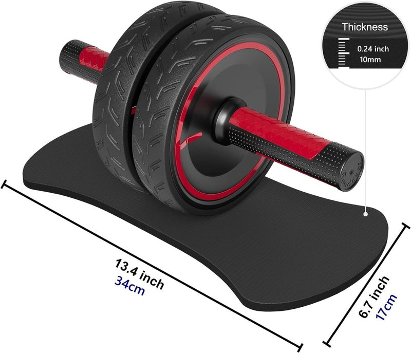 Laad afbeelding in Galerijviewer, Rode en zwarte ab-roller op een zwarte mat, perfect voor kernversterking. Met afmetingen van 13,4&quot; lengte, 6,7&quot; breedte en 0,24&quot; matdikte is hij ideaal voor elke buikspiertrainersessie. Product: Versterk je core met onze Ab-roller voor thuisfitness!.
