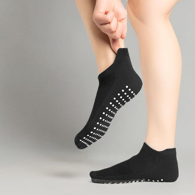 Laad afbeelding in Galerijviewer, All Things Accessory Pilates Grip Socks for Women, Non-Slip Socks with Grippers for Yoga Barre Hospital, 3 Pairs Size 6-10 (Black) - happygetfit.com
