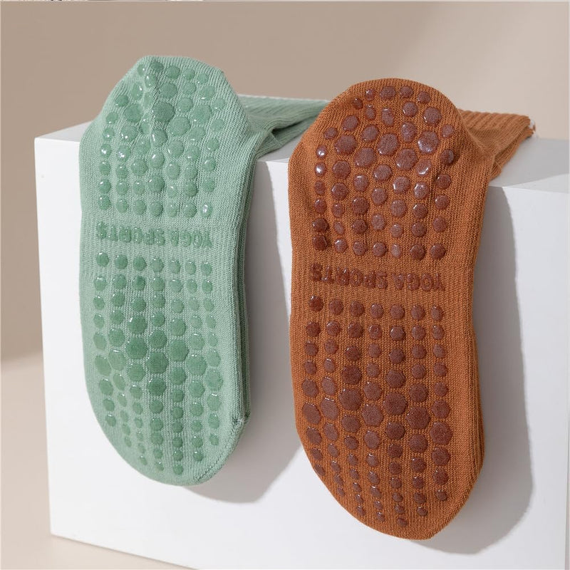 Load image in Gallery Viewer, Antislip yogasokken 4 paar van ademend katoen met siliconen grip en dubbele strepen voor pilates en dansen – gripsokken – balletslokken - happygetfit.com
