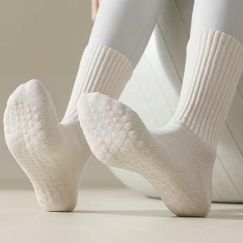 Load image in Gallery Viewer, Antislip yogasokken 4 paar van ademend katoen met siliconen grip en dubbele strepen voor pilates en dansen – gripsokken – balletslokken - happygetfit.com
