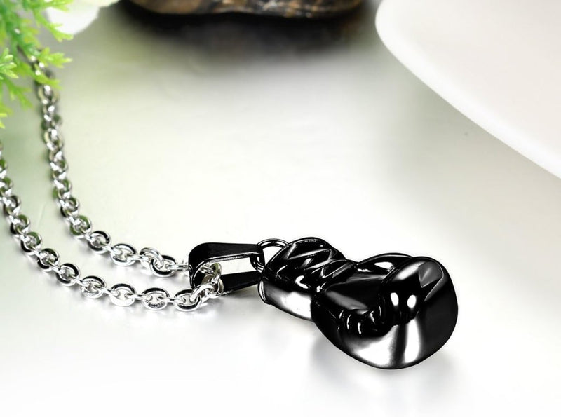 Laden Sie das Bild in Galerie -Viewer, Bokshandschoen ketting van roestvrij staal met hanger en karabijnsluiting – bokssieraden – sportketting - happygetfit.com
