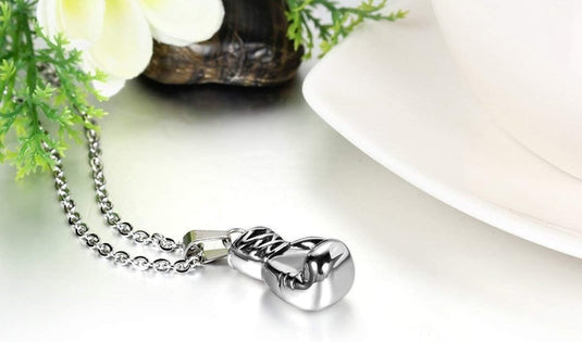 Bokshandschoen ketting van roestvrij staal met hanger en karabijnsluiting – bokssieraden – sportketting - happygetfit.com