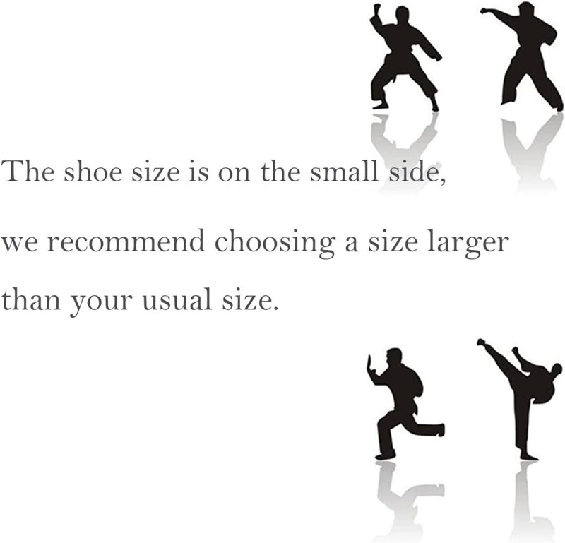 Laad afbeelding in Galerijviewer, Silhouetten van mensen die schoppen en slaan in Chinese Traditionele Oude Peking Schoenen Kung Fu Tai Chi Schoenen. Tekst adviseert om een grotere maat te kiezen vanwege de strakke pasvorm, wat zorgt voor een authentieke Chinese ervaring zonder ongemak.
