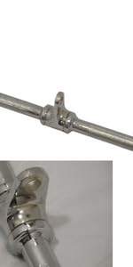 Close-up van de Stijgbeugel D-vorm handgreep, een metalen fitnessapparaat met een scharnierend ontwerp met een lange stang en verbindingsgewricht, ideaal voor kabelmachines en krachtstations.