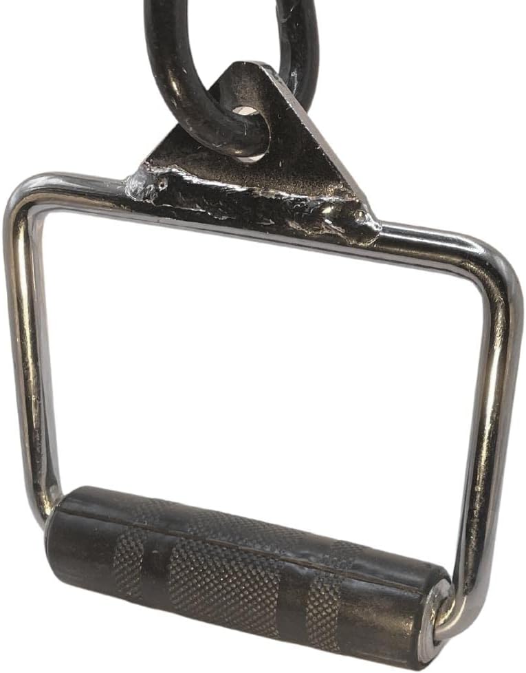 Laad afbeelding in Galerijviewer, Close-up van de Stijgbeugel D-vorm handvat, een metalen handvat met een driehoekige bevestiging voor kabelmachines en krachtstations.
