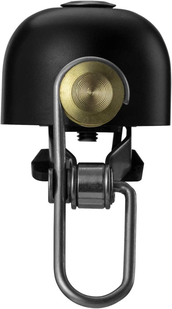Load image into Gallery viewer, Close-up van de &quot;Stijlvol, luid en essentieel – De perfecte retro fietsbel voor jouw rit!&quot; met daarin een zwarte bel met een messing knop en metalen hendel voor een klassieke uitstraling.

