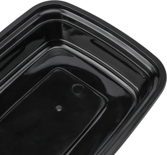 De 🍱 Maaltijdvoorbereiding eenvoudiger dan ooit – Herbruikbare meal prep bakjes! zijn zwarte rechthoekige plastic bakjes met een glanzende afwerking, met opstaande randen en een kleine ronde inkeping bij een hoek, ideaal voor meal prep.