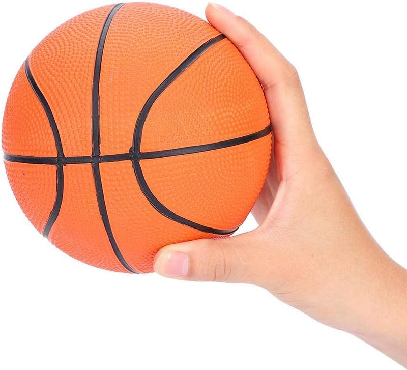 Load image into Gallery viewer, Een hand die de 🏀 Perfecte mini-basketbal voor jonge spelers vasthoudt, gemaakt van duurzaam rubber met zwarte lijnen, tegen een witte achtergrond.
