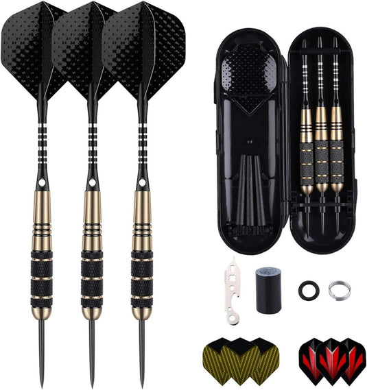 De Professionele 3-pack stalen tip dartset bevat darts in gewichten van 22g, 23g, 24g en 27g met dartstems flights. Wordt geleverd met een koffer, een slijper, extra flights, hoge snelheidsvluchten, plus 50 rubberen O-ringen en 12 spring rings.