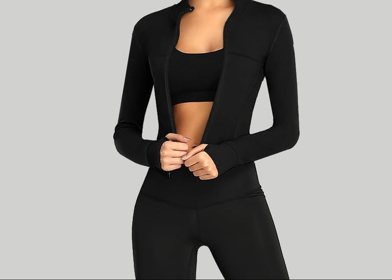 Bild im Galerie-Viewer laden, Sporttop dames met korte mouwen en ritssluiting in aansluitend cropped model voor yoga en fitness – trainingsshirt – yogakleding - happygetfit.com
