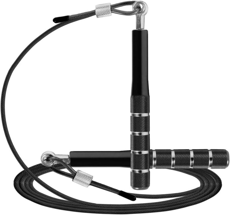Laad afbeelding in Galerijviewer, Maximaliseer je training met dit verstelbare springtouw in zwart, voorzien van antislip aluminium handvatten en kabel met zilveren accenten en clips.
