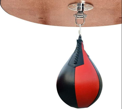 Een peervormige speedball in rood en zwart van PU-leer is bevestigd aan een houten platform met metalen scharnier, klaar om je reflexen te verbeteren. Verbeter je snelheid en precisie met deze speedball! 🥊🔥.