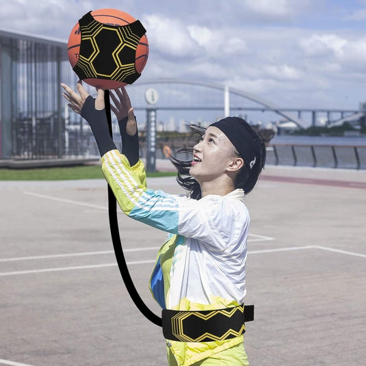 Voetbaltrainer, voetbaltrainingshulp met flexibel verstelbare riem, solo voetbaltrainingsapparatuur geschikt voor kinderen en volwassenen, geschikt voor ballen van 3, 4 en 5 - happygetfit.com