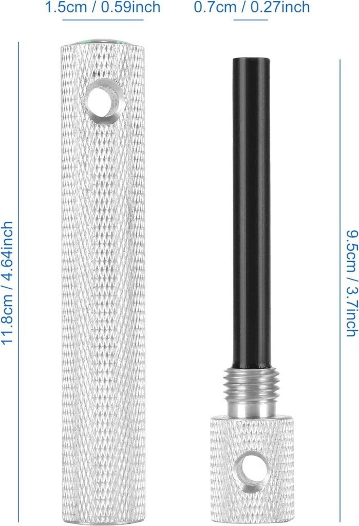 Load image into Gallery viewer, De Robuuste vuurstarter voor outdooravonturen, een metalen gereedschap met een getextureerde grip en cilindrisch ontwerp, is 11,86 cm en 9,5 cm lang, met diameters van respectievelijk 1,5 cm en 0,7 cm. Het is perfect voor alle vuurstartbehoeften tijdens uw avontuur.
