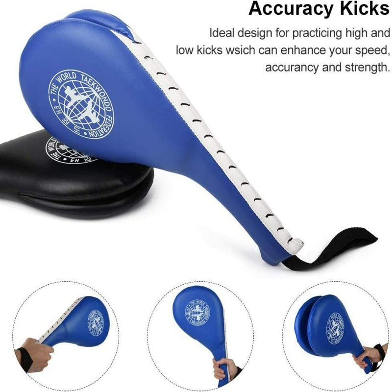 Laad afbeelding in Galerijviewer, De &quot;Ultieme training met kickbox boks pads voor de jeugd&quot; is een blauw/zwarte taekwondo peddel met witte stiksels, afgebeeld in verschillende hoeken. Ideaal voor techniektraining en perfect voor het verbeteren van trapvaardigheden in vechtsporten jeugd.
