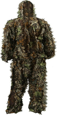 Het Ghillie-pak is het ultieme ademende camouflagepak met gestructureerde, bladachtige patronen en een capuchon, dat is ontworpen om naadloos op te gaan in bosrijke omgevingen.