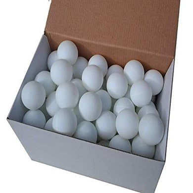Een kartonnen doos met 75 perfecte pingpongballen van 