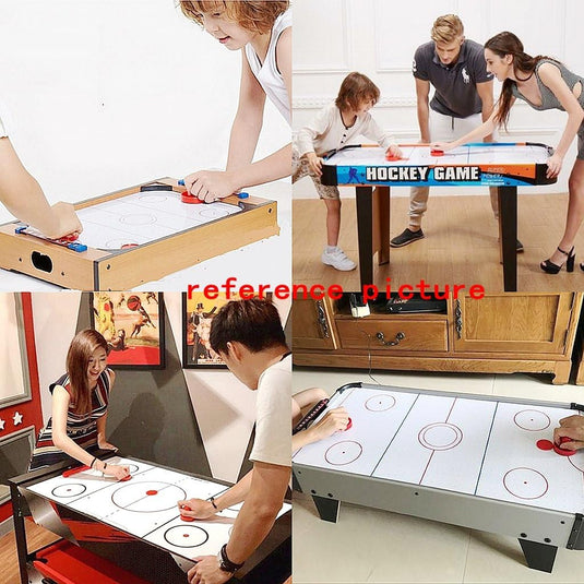 Vier groepen genieten van ongedwongen airhockeyspellen op gevarieerde tafels, aangevuld met de "Ontketen de adrenaline op tafel: Airhockeyaccessoireset voor eindeloos plezier!" voor levendige, luchtige concurrentie.