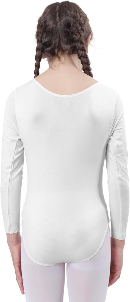 Laad afbeelding in Galerijviewer, Op de rug is een persoon met gevlochten haar afgebeeld, gekleed in een wit balletpakje met lange mouwen en een legging tegen een effen achtergrond. Dit roept de elegantie en het comfort op van het &quot;Balletshirt voor meisjes: Dans met elegantie en comfort!&quot; tijdens danslessen.
