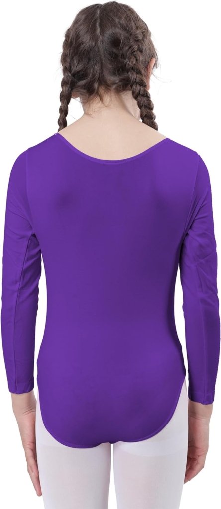 Laad afbeelding in Galerijviewer, Achteraanzicht van een persoon met gevlochten haar die het Balletshirt voor meisjes draagt: Dans met elegantie en comfort! in paarse en witte legging, ideaal voor danslessen.
