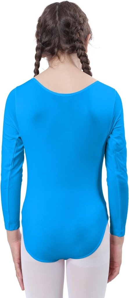 Laad afbeelding in Galerijviewer, Achteraanzicht van een persoon die het felblauwe &quot;Balletshirt voor meisjes: Dans met elegantie en comfort!&quot; draagt met lange mouwen en witte panty&#39;s. Het individu, haar gestyled in twee vlechten, staat klaar tegen een effen witte achtergrond, ogenschijnlijk klaar voor danslessen.
