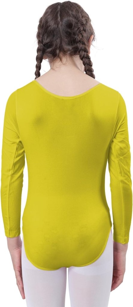 Laad afbeelding in Galerijviewer, Achteraanzicht van een persoon met gevlochten haar, gekleed in een felgeel &quot;Balletshirt voor meisjes: Dans met elegantie en comfort!&quot; en witte legging, ideaal om elk meisje te inspireren tijdens danslessen.
