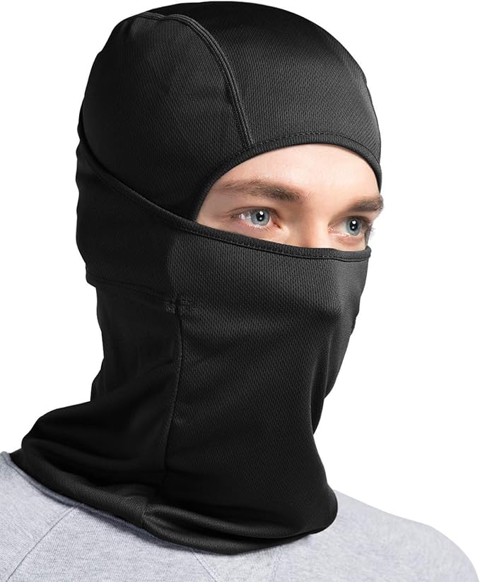 Laad afbeelding in Galerijviewer, Iemand draagt het zwarte &quot;Blijf warm en beschermd met onze multifunctionele bivakmuts&quot;, dat zijn gezicht en nek bedekt en alleen de ogen zichtbaar zijn. Het verlengbare ontwerp past bij outdooractiviteiten tegen een effen achtergrond.
