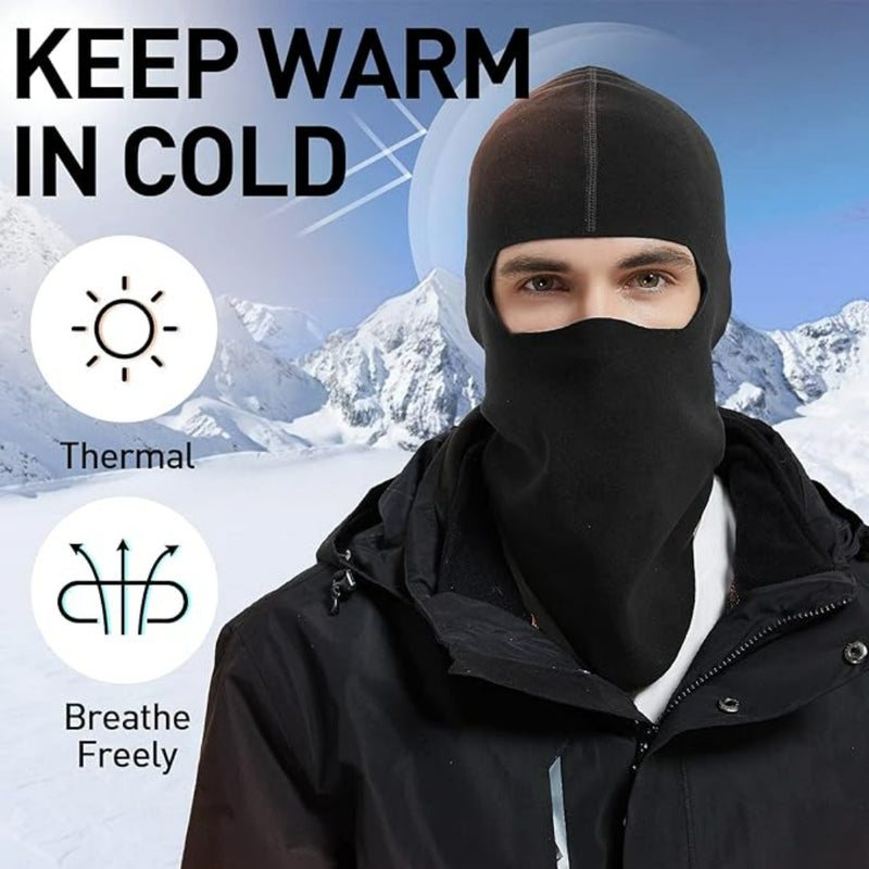 Laad afbeelding in Galerijviewer, Een persoon in een zwarte bivakmuts en jas staat in besneeuwde bergen. De tekst luidt: &quot;Blijf warm en comfortabel in de kou met deze bivakmuts.&quot; Pictogrammen tonen thermische eigenschappen, ademend vermogen en winddichte eigenschappen voor optimale prestaties tijdens buitenactiviteiten.
