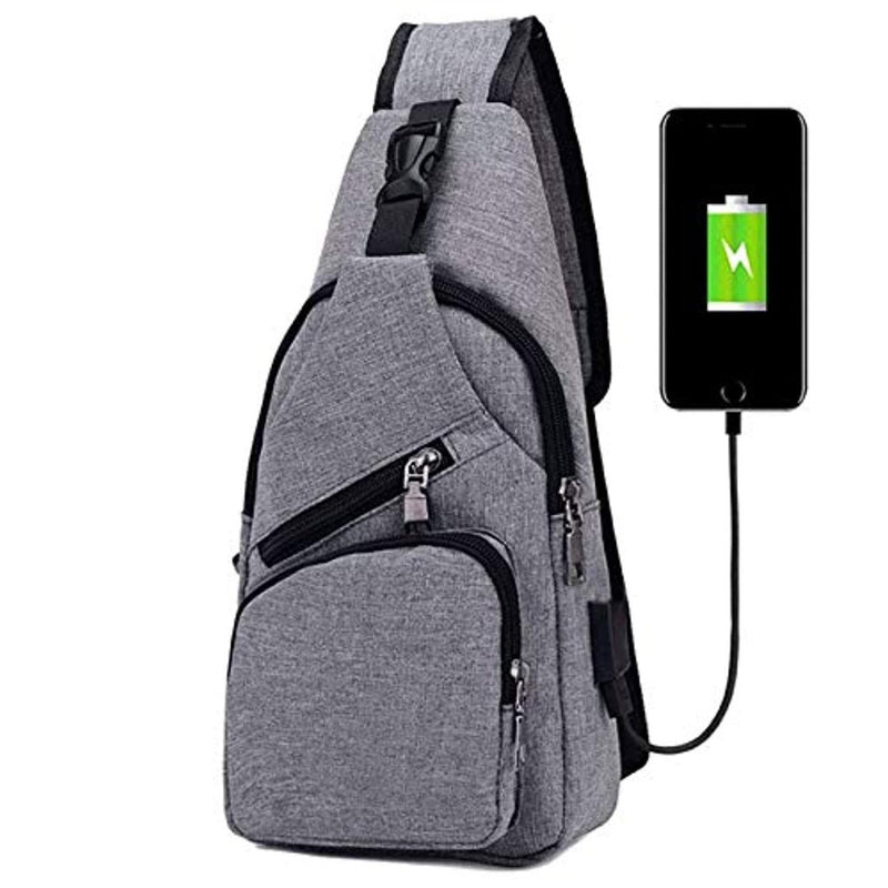 Laad afbeelding in Galerijviewer, De &quot;Ontdek de ultieme vrijheid&quot; crossbody tas in het grijs is voorzien van meerdere ritsen, een externe USB-oplaadpoort met een aangesloten smartphone die een oplaadicoontje toont en een discrete antidiefstalzak voor extra veiligheid onderweg.
