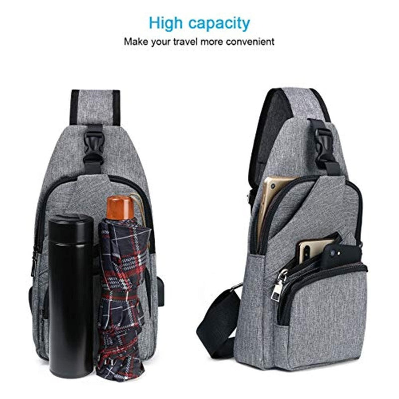 Laad afbeelding in Galerijviewer, Grijze crossbodytas met meerdere vakken, weergegeven met een thermoskan, geruite paraplu en telefoon. Tekst hierboven: &quot;Ontdek de ultieme vrijheid met onze ruime crossbody tas! Hoge capaciteit - Maak reizen gemakkelijk met een externe USB-oplaadpoort voor gemakkelijk opladen.
