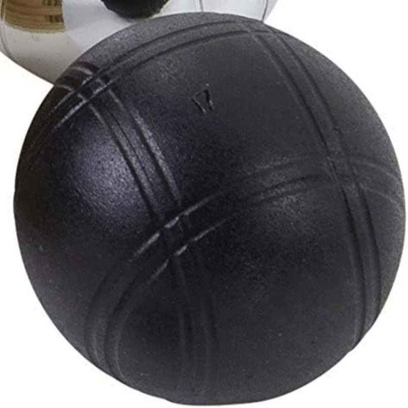 Load image into Gallery viewer, Close-up van een zwarte jeu de boules bal met gegraveerde lijnen naast een reflecterende zilveren bal, te zien in de serie &quot;Ervaar petanque plezier met ons prachtige petanque spel in kist van hout&quot; voor een elegante spelervaring.
