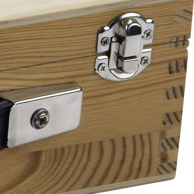 Load image into Gallery viewer, Een luxe houten kist van ons prachtige petanquespel, met een metalen sluiting, een zwart handvat aan de zijkant en elegante zwaluwstaartverbindingen.
