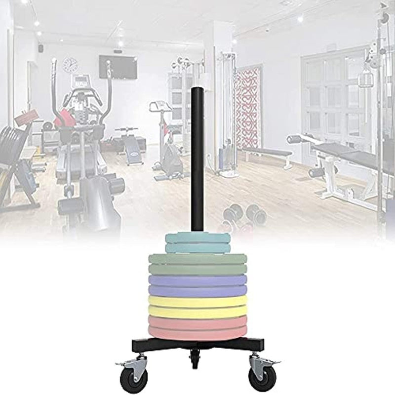 Laad afbeelding in Galerijviewer, Een stapel veelkleurige verzwaarde platen rust op een &quot;Bumperplatenrek: De ideale opslagoplossing voor je haltertegengewichtplaten&quot; met wielen, in een sportschool waar op de achtergrond diverse fitnessapparaten te zien zijn.
