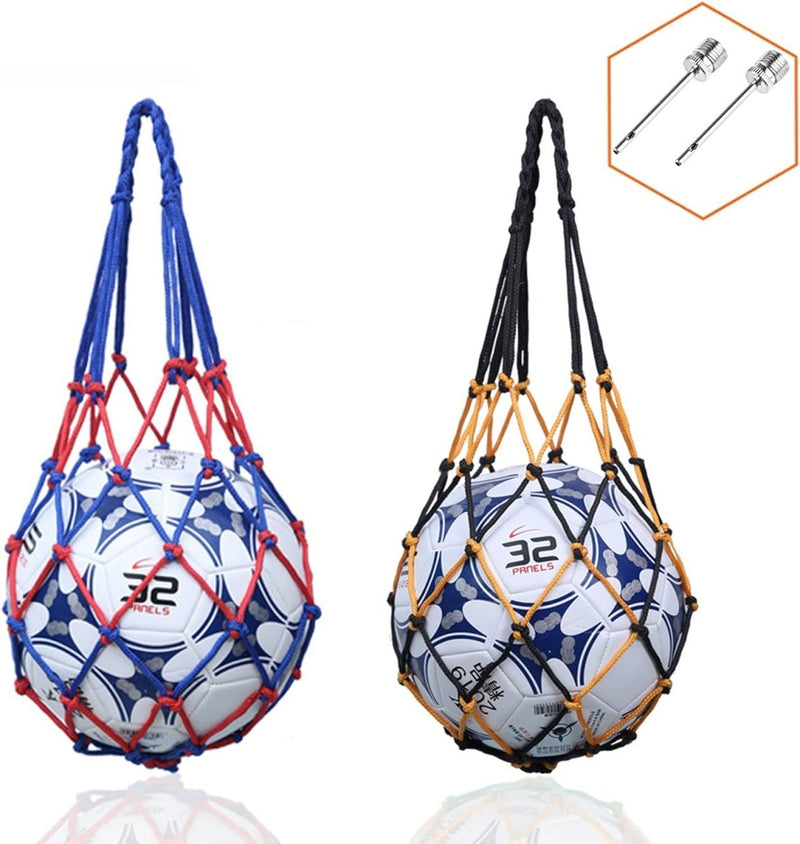 Laad afbeelding in Galerijviewer, Twee voetballen in blauw en geel uit &quot;De balnettas die je leven praktisch maakt&quot;, met balopblaasnaalden in de hoek.
