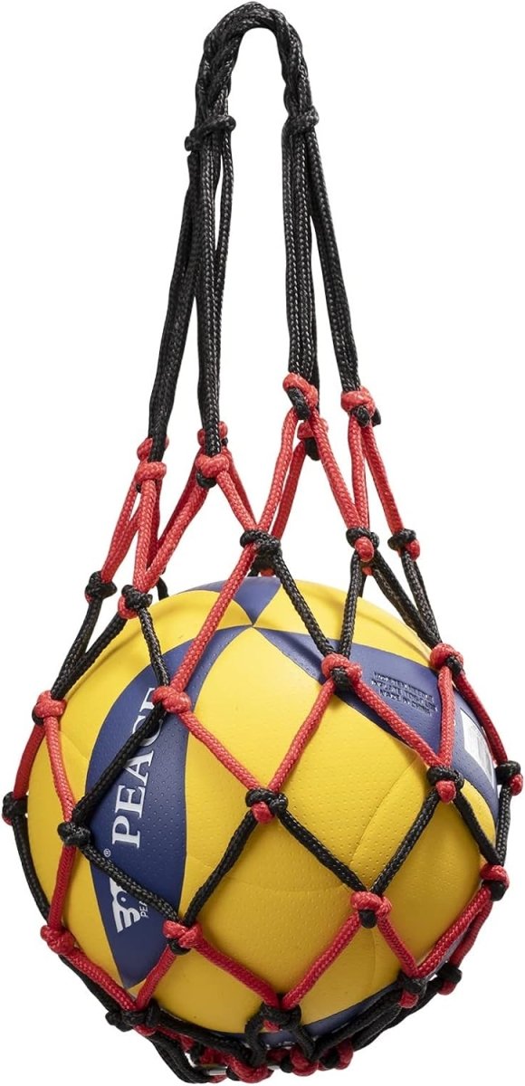 Laad afbeelding in Galerijviewer, Een gele volleybal zit in een zwart-rode mesh ballentas met een lusvormig handvat, wat het duurzame en lichte ontwerp van &quot;De ideale ballentas voor elke sporter&quot; laat zien.
