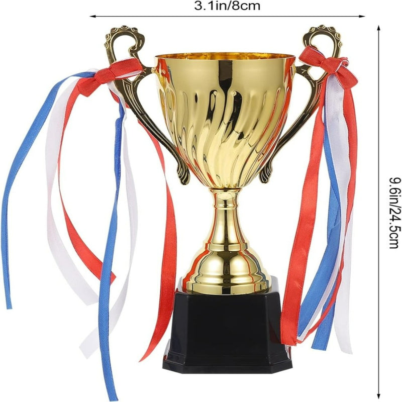 Laad afbeelding in Galerijviewer, De perfecte gouden trofee voor jouw prestaties toont een basketbalspelerfiguur, versierd met rode, witte en blauwe linten aan beide handvatten. Het geheel is geplaatst op een zwarte basis en ontmoet 3,1 inch breed bij 9,6 inch hoog.
