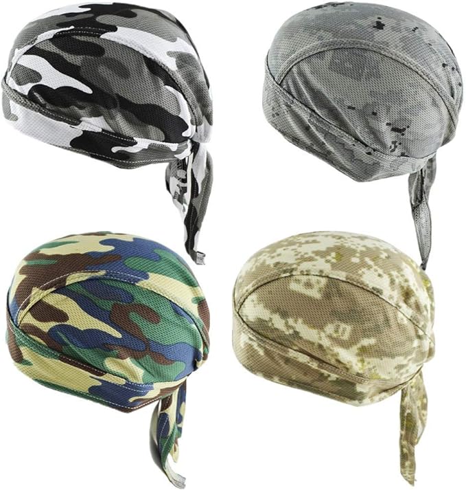 Laad afbeelding in Galerijviewer, Vier camouflagebandana&#39;s gemaakt van geïsoleerd materiaal in de kleuren grijs, woestijn, bos en stedelijk camouflage, afgebeeld op een maagdelijk witte achtergrond.
