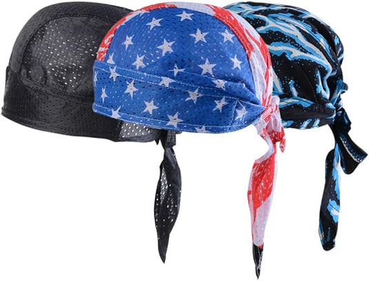Drie veelzijdige hoofddoeken, waaronder een klassieke zwarte, een Amerikaanse vlagpatroon en een opvallend blauw vlamontwerp, gemaakt van ademend materiaal, bieden stijl en UV-bescherming. Deze bandana-stijl doeken maken deel uit van "De ultieme multifunctionele bandana voor elke outdooractiviteit.