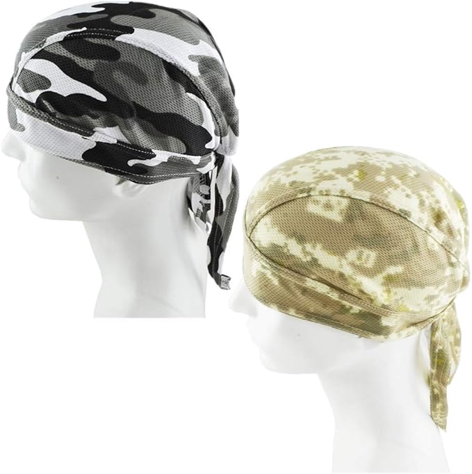 Laad afbeelding in Galerijviewer, Twee mannequins tonen &quot;De ultieme multifunctionele bandana voor elke outdooractiviteit&quot; in grijze camouflage en bruin. Ze zijn gemaakt van vloeibaar materiaal en bieden flair en UV-bescherming, waardoor functionaliteit moeiteloos met mode wordt gecombineerd.

