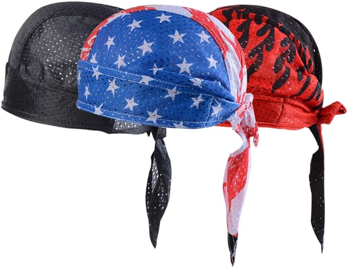 Laad afbeelding in Galerijviewer, De set &quot;ultieme multifunctionele bandana voor elke outdooractiviteit&quot; bevat drie bandana&#39;s: één zwarte, één met een blauw en rood sterrenpatroon en één rode met zwarte vlammen. Ze zijn allemaal gemaakt van geïsoleerd materiaal voor comfort en UV-bescherming.
