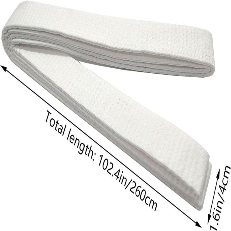 Laad afbeelding in Galerijviewer, De Elevateer premium judo-/karateband, gevouwen op een effen achtergrond, is 260 cm lang en 4 cm breed: een veelzijdig accessoire voor vechtsporten dat klaar is voor actie.
