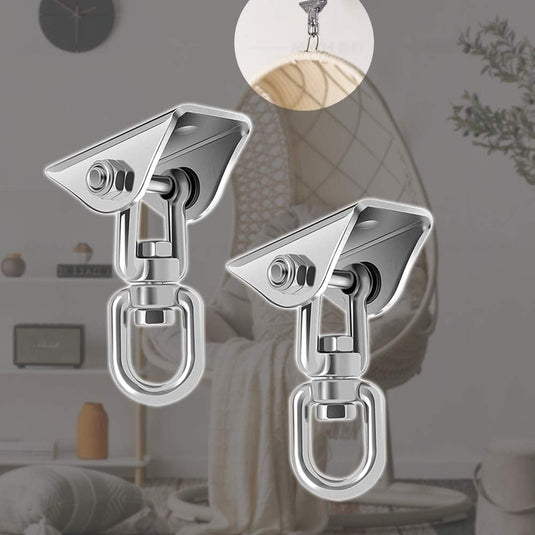 Twee metalen roestvrij staal hangmathaken bouwpakketten, geplaatst tegen een wazige kamer met planken en een hangstoel. Het duurzame ontwerp zorgt voor betrouwbaar genieten van uw momenten. Product: Geniet van de natuur met deze hangmathaken!.