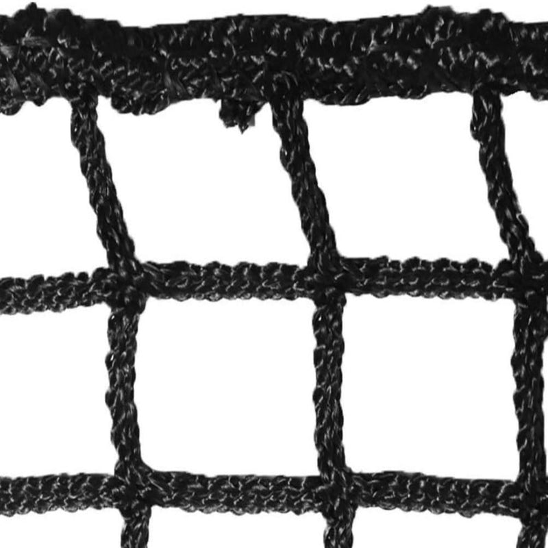 Load image into Gallery viewer, Close-up van een zwart net met een rasterpatroon op een witte achtergrond, waarin de Meesterlijke slagen met ons duurzaam golfnet worden benadrukt - Perfect voor training en ontspanningsontwerp.
