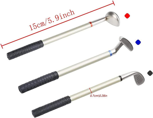 De Golfclub pennenset bestaat uit drie stijlvolle pennen met zwarte grips en unieke gekleurde markeringen, ontworpen als golfclubputters. Gemaakt van duurzame materialen, ze zijn voorzien van een rode meetlijn die een lengte van 15 cm en een diameter van 0,7 cm aangeeft.